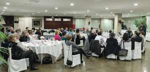 "Anècdotes havant sopat" al restaurant "La Masia" / Rafael Sánchez